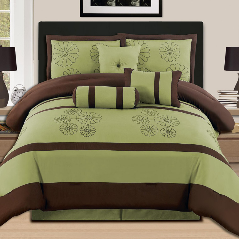 7 Pieces Luxury Embroidery Comforter Set