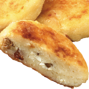 Cheese cakes with raisins